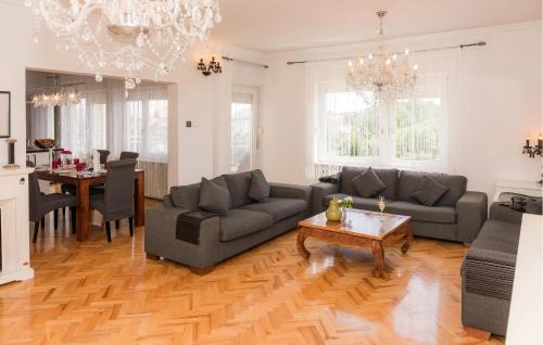 Dugo Selo House | Beautiful Home In Dugo Selo With Wifi