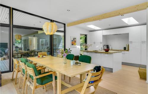 Faarevejle House | Beautiful Home In Fårevejle With Wifi
