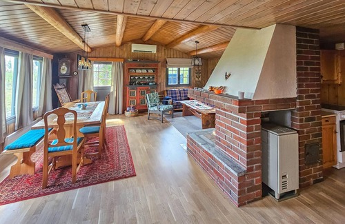 Kamben House | Beautiful home in Gol with kitchen