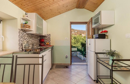 Golovik House | Beautiful home in Golovik with WiFi