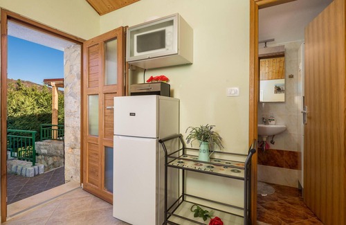 Golovik House | Beautiful home in Golovik with WiFi