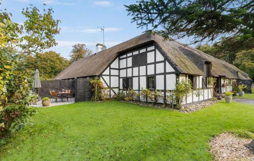 Grenaa House | Beautiful Home In Grenaa With Wifi