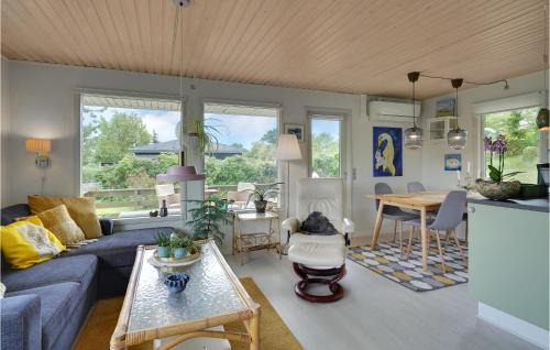 Haarby House | Beautiful Home In Haarby With Kitchen