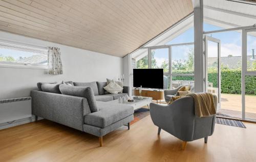 Hou House | Beautiful Home In Hals With Sauna