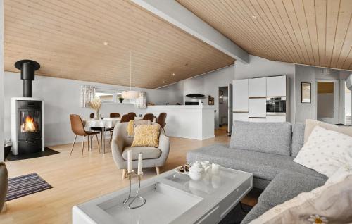 Hou House | Beautiful Home In Hals With Sauna