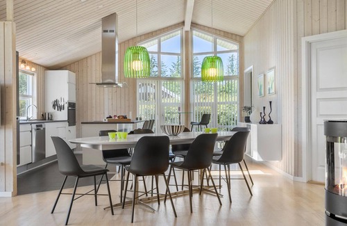 Bork Havn House | Beautiful home in Hemmet with kitchen