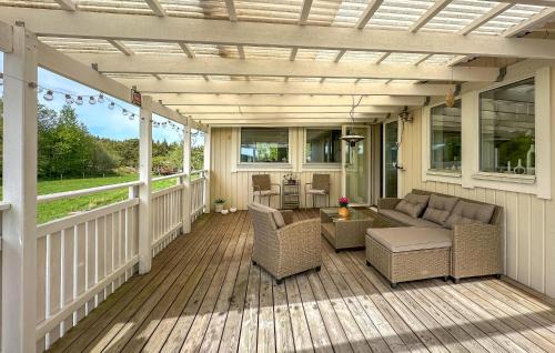Henan House | Beautiful Home In Henån With Kitchen