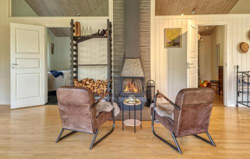 Henan House | Beautiful Home In Henån With Kitchen