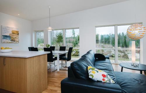 Holmsjo House | Beautiful Home In Holmsjö With Wifi