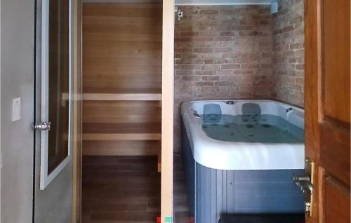 Klostar Ivanic House | Beautiful Home In Klostar Ivanic