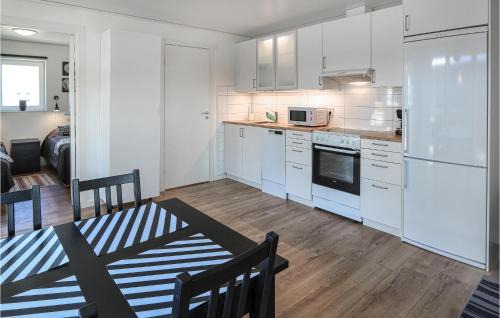 Hagaby House | Beautiful Home In Löttorp With Wifi