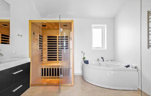 Grønhøj House | Beautiful Home In Løkken With Wifi
