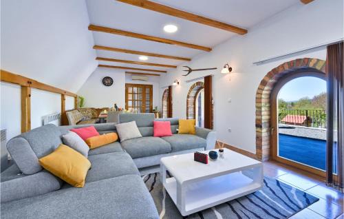 Ljubescica House | Beautiful Home In Ljubescica With Wifi