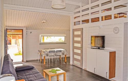 gmina Bedzino House | Beautiful Home In Mscice With Kitchen