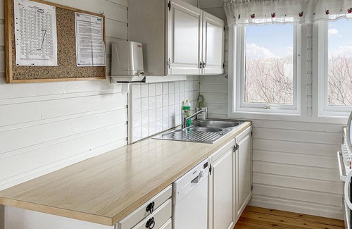 Offersøy House | Beautiful home in Offersøy with sauna