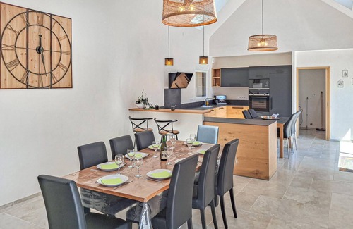 Tremeloir House | Beautiful home in Pordic with WiFi