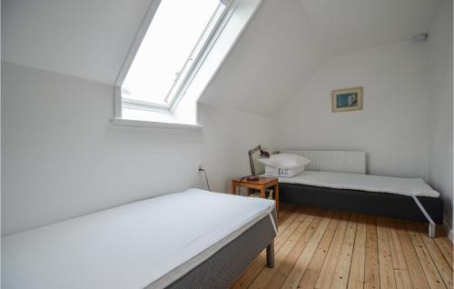 Ronde House | Beautiful Home In Rønde With Kitchen