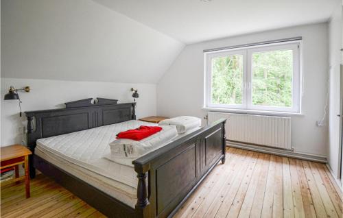 Ronde House | Beautiful Home In Rønde With Kitchen