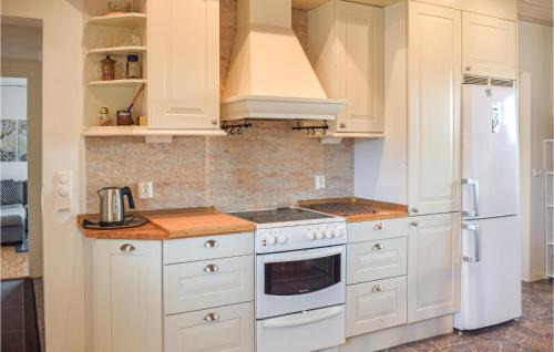 Rockneby House | Beautiful Home In Rockneby With Kitchen