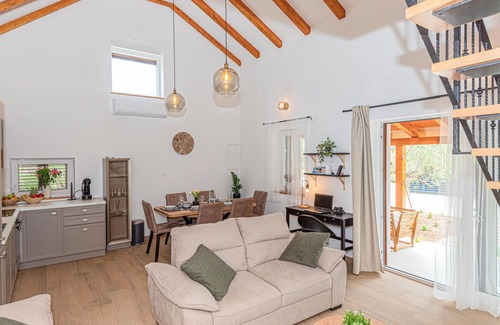 Sibenik House | Beautiful home in Sibenik with kitchen