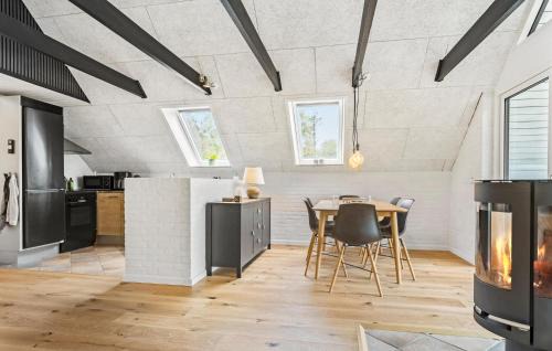 Spøttrup House | Beautiful Home In Spøttrup With Kitchen