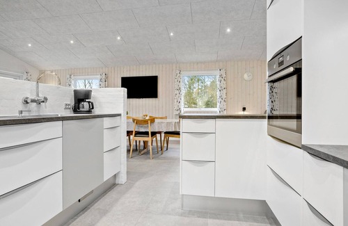 Spøttrup House | Beautiful home in Spøttrup with WiFi