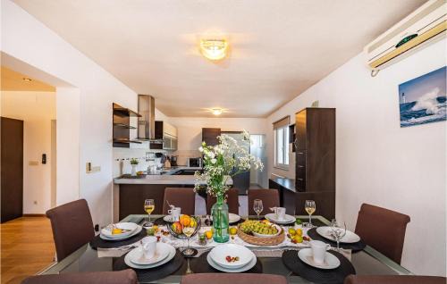 Sikovo House | Beautiful Home In Sv,filip I Jakov With Kitchen