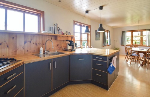 Kragenæs House | Beautiful home in Torrig L with WiFi