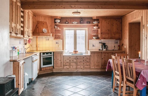 Tynset House | Beautiful home in Tynset with kitchen