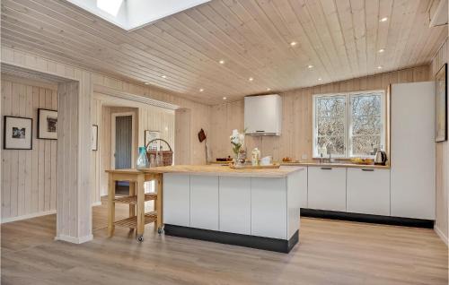 Vejby House | Beautiful Home In Vejby With Kitchen