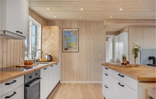 Vejby House | Beautiful Home In Vejby With Kitchen