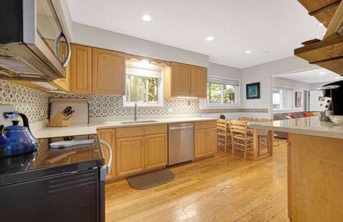 Michiana House | Beautiful home two blocks from the Lake Michigan shoreline. Perfect for large or multiple families.