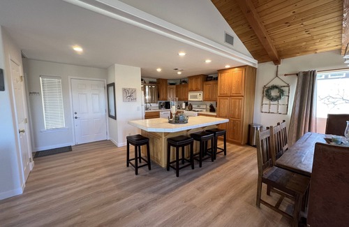 Oak Shores House | Beautiful Home In The Middle Of Wine Country with incredible sunsets, WiFi,