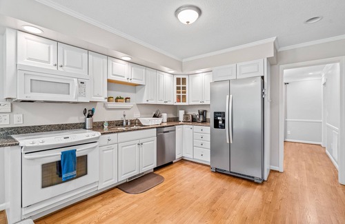 Elon College House | Beautiful Home Walking Distance to Elon University