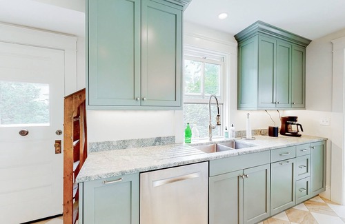 Wiscasset House | Beautiful home with Ping-Pong, fast WiFi & W/D - walk to dining