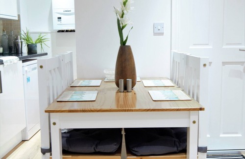 Peninsula House | BEAUTIFUL HOMELY 2 BEDROOM APARTMENT IN THE HEART OF GREENWICH