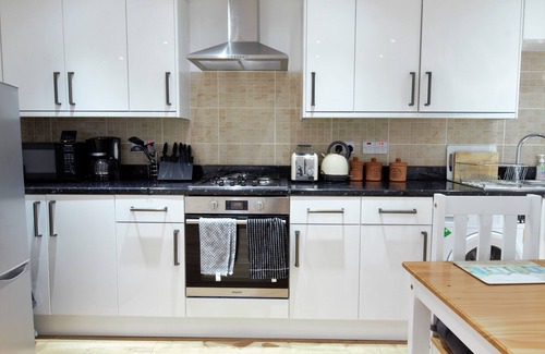 Peninsula House | BEAUTIFUL HOMELY 2 BEDROOM APARTMENT IN THE HEART OF GREENWICH