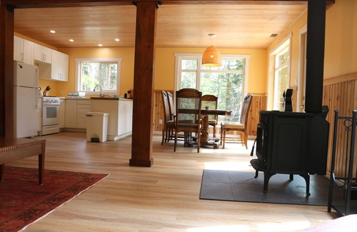 Lumby House | Beautiful house with private lake and ultimate privacy - Hideaway Chalet