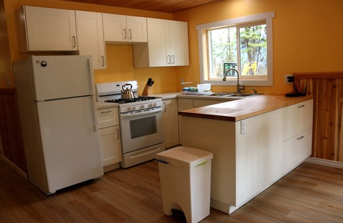 Lumby House | Beautiful house with private lake and ultimate privacy - Hideaway Chalet