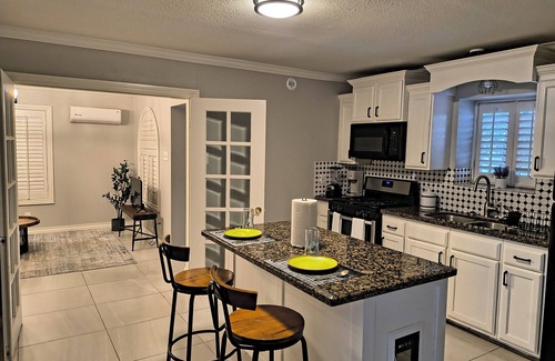 Bonanza House | Beautiful house 3 bedroom and 2 1/2 baths , contemporary style, great location