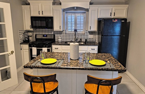 Bonanza House | Beautiful house 3 bedroom and 2 1/2 baths , contemporary style, great location