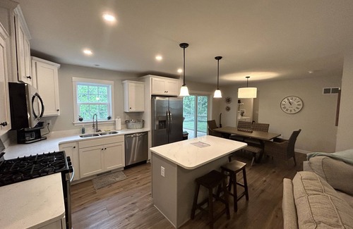Miami Park House | Beautiful House/Close 2 Lake/Beachfront Access/Great for Families/Outdoor Space