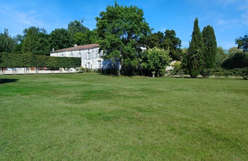 Bourg-Charente House | Beautiful house with swimming pool on the banks of the Charente river