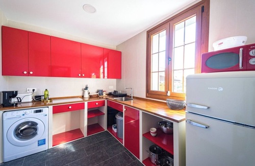 Las Campas y San Claudio House | Beautiful house in Oviedo by beBalmy