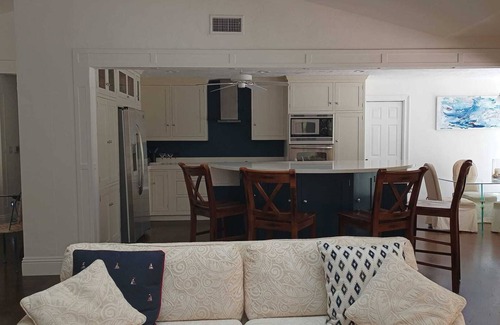Kings Lake House | Beautiful House Kings Lake Naples, 5 mins from 5th Ave.