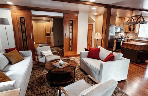 Enumclaw House | Beautiful House near Mt. Rainier National Park and Crystal Mountain Ski Resort