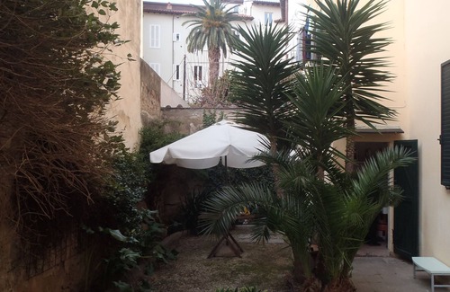 Livorno Apartment | beautiful house near the sea with garden, comfortable room residential area