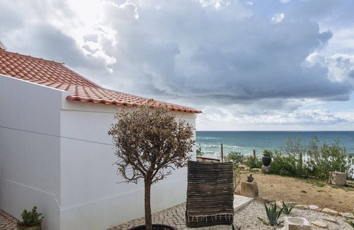 Azenhas do Mar House | BEAUTIFUL HOUSE ON A CLIFF BY THE OCEAN