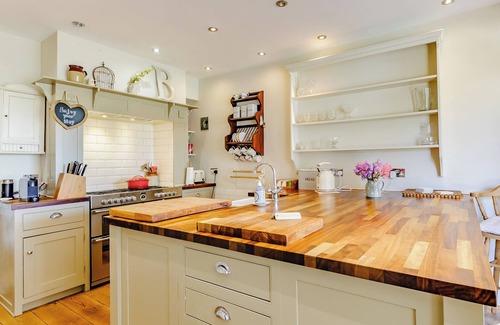 Faversham Cottage | Beautiful house, peaceful surrounding yet close to towns and beaches.