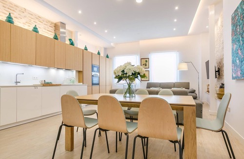 El Arenal Villa | Beautiful house with 6 bedrooms, 7 bathrooms and 2 terraces
